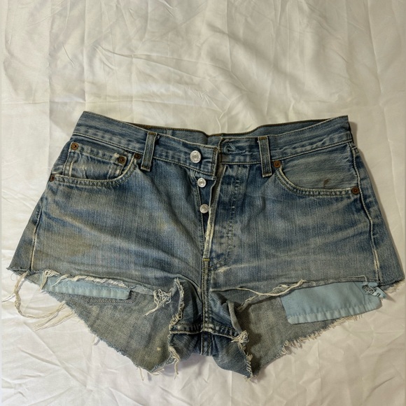 Levis distressed short shorts - Picture 1 of 2